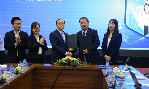 Tổng công ty Bảo hiểm Bảo Việt cùng Tập đoàn Hitachi và Công ty TNHH Hitachi Asia (Việt Nam) (pháp nhân tại Việt Nam của Tập đoàn Hitachi) chính thức ký kết hợp tác. Ảnh Bảo Việt cung cấp.