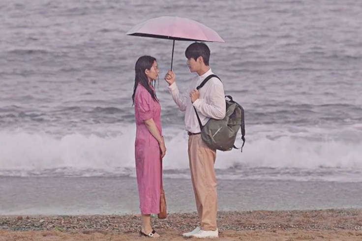 “Hometown Cha-Cha-Cha” và những phim Hàn thích hợp xem trong ngày mưa