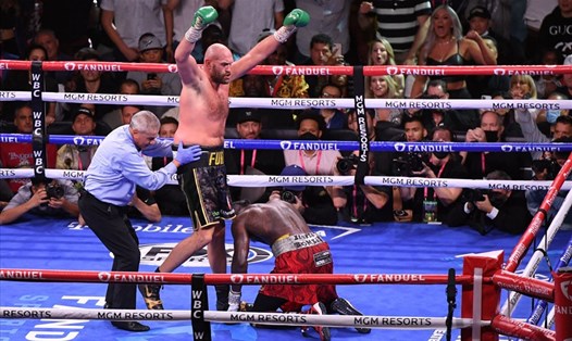 Tyson Fury thắng trận thứ hai liên tiếp trước Deontay Wilder 3 bằng TKO. Ảnh: AFP