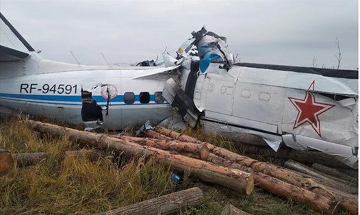 Máy bay Nga L-410 bị rơi khiến ít nhất 16 người thiệt mạng. Ảnh: Bộ Tình trạng khẩn cấp Nga
