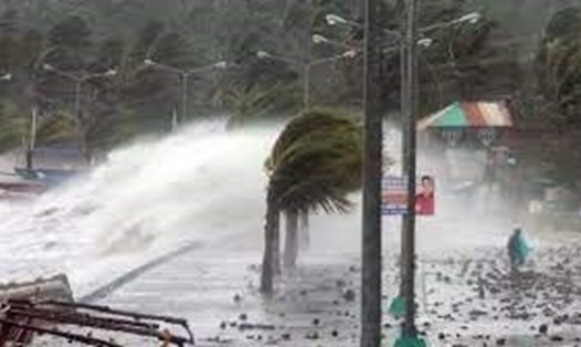 Cơn bão Kompasu đang khuấy đảo gần vùng biển Philippines. Ảnh: AFP