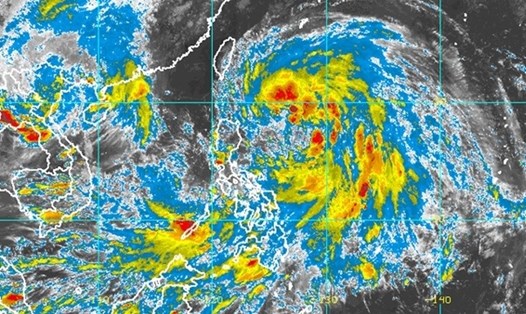Ảnh vệ tinh cơn bão số 8 Kompasu vào hồi 17h ngày 10.10. Ảnh: Cơ quan Quản lý Khí quyển và Đại dương Quốc gia Mỹ (NOAA)