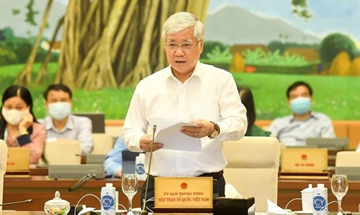 Chủ tịch Uỷ ban Trung ương MTTQ Việt Nam Đỗ Văn Chiến báo cáo tại phiên họp. Ảnh: QH