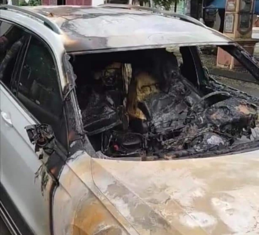 Chiếc xế hộp Volkswagen Tiguan 7 chỗ ngồi trị giá gần 2 tỉ đồng đã bị cháy rụi tại một khu dân cư thuộc phường Yết Kiêu, thành phố Hạ Long (Quảng Ninh vào gần 2h sáng ngày 11.10. Ảnh: CAQN