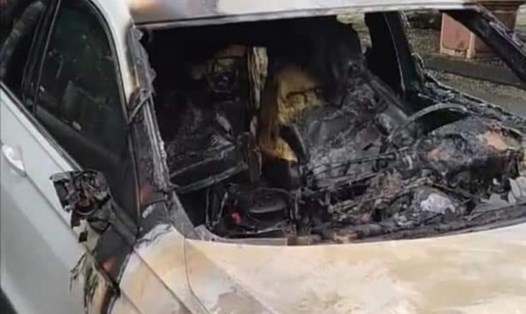 Chiếc xế hộp Volkswagen Tiguan 7 chỗ ngồi trị giá gần 2 tỉ đồng đã bị cháy rụi tại một khu dân cư thuộc phường Yết Kiêu, thành phố Hạ Long (Quảng Ninh vào gần 2h sáng ngày 11.10. Ảnh: CAQN