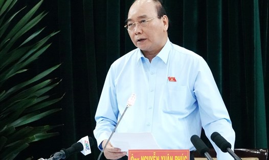Chủ tịch nước Nguyễn Xuân Phúc phát biểu tại buổi tiếp xúc cử tri huyện Hóc Môn.  Ảnh: Minh Quân