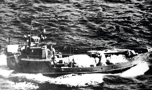 Một trong những chiếc tàu không số chuyển vũ khí đạn dược vào Miền Nam trên đường Hồ Chí Minh trên biển. Ảnh tư liệu