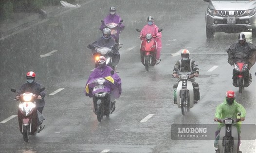 Bắc Bộ và các tỉnh Thanh Hoá đến Quảng Bình có mưa rào và dông từ chiều nay. Ảnh: Hà Phương.