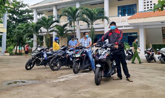 Công an huyện Ninh Phước, tỉnh Ninh Thuận tổ chức trao trả xe cho người dân. Ảnh: Công an Ninh Phước