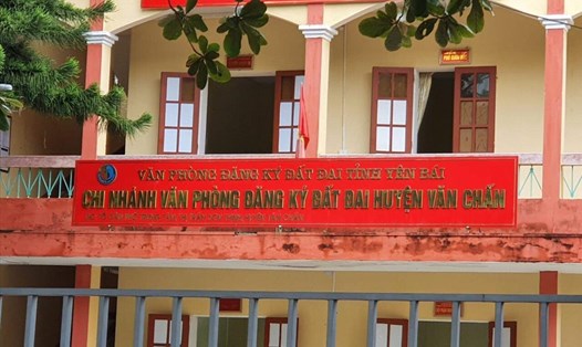 Văn phòng đăng ký đất đai huyện Văn Chấn, tỉnh Yên Bái nơi xảy ra vụ việc trên. Ảnh: CTV.