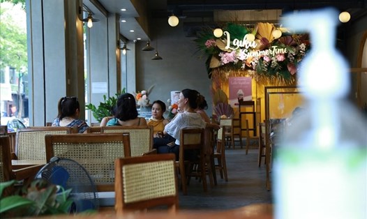 Từ mai Hà Nội cho phép nhà hàng ăn uống tại chỗ. Ảnh minh hoạ: Hà Phương