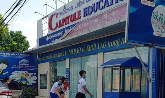 Trường THCS Capitole cho học sinh trở lại trường sớm, đã bị phạt dù Sóc Sơn đang là khu vực an toàn. Ảnh LĐ