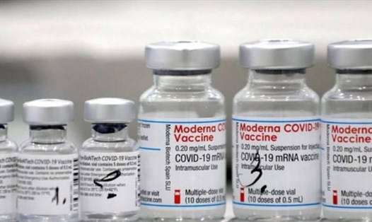 Vaccine COVID-19 của Johnson & Johnson cho thấy hiệu quả cao khi kết hợp với mũi tăng cường của Moderna hoặc Pfizer. Ảnh: AFP