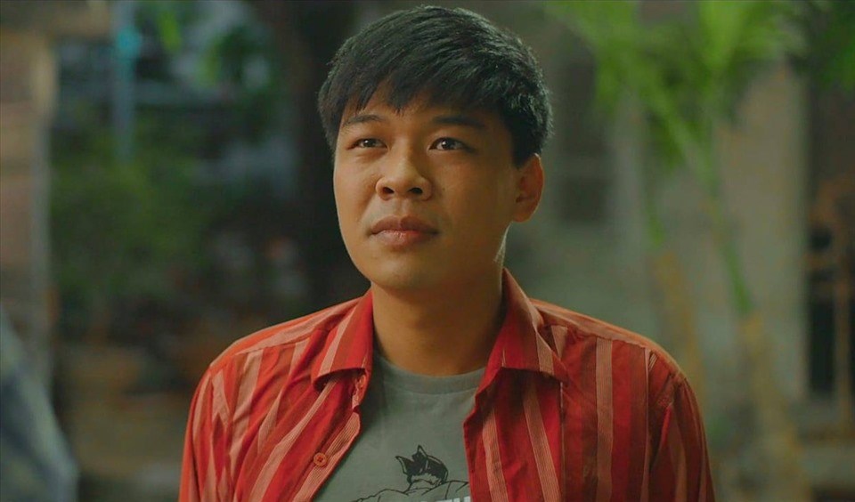 Trung Ruồi được yêu thích khi vào vai Long "đần" trong "11 tháng 5 ngày". Ảnh: NSX. Trung Ruồi được yêu thích khi vào vai Long "đần" trong "11 tháng 5 ngày". Ảnh: NSX.