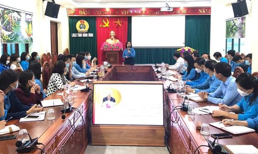 Các đại biểu dự hội nghị triển khai Nghị quyết 02 của Bộ Chính trị do LĐLĐ tỉnh Ninh Bình tổ chức. Ảnh: NT