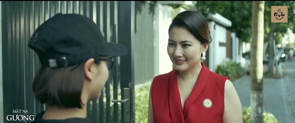 Tình tiết trong tập 1 "Mặt nạ gương". Ảnh: NSX. Tình tiết trong tập 1 "Mặt nạ gương". Ảnh: NSX.