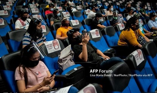 Thủ đô Manila của Philippines mở lại rạp chiếu phim, phòng tập thể dục kể từ 16.10. Ảnh: AFP
