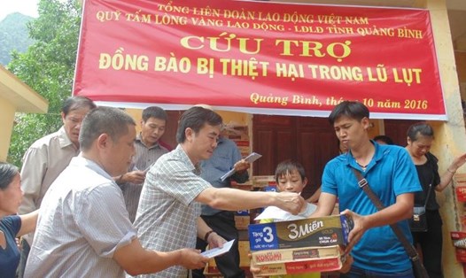 Quỹ XHTT Tấm lòng Vàng đến với vùng rốn lũ Quảng Bình. Ảnh tư liệu: Lê Phi Long