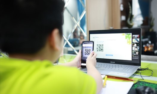 Học sinh nhiều tỉnh thành vẫn đang tiếp tục học online, thậm chí tại TPHCM được dự kiến kéo dài đến hết học kỳ I. Ảnh minh hoạ: Hải Nguyễn
