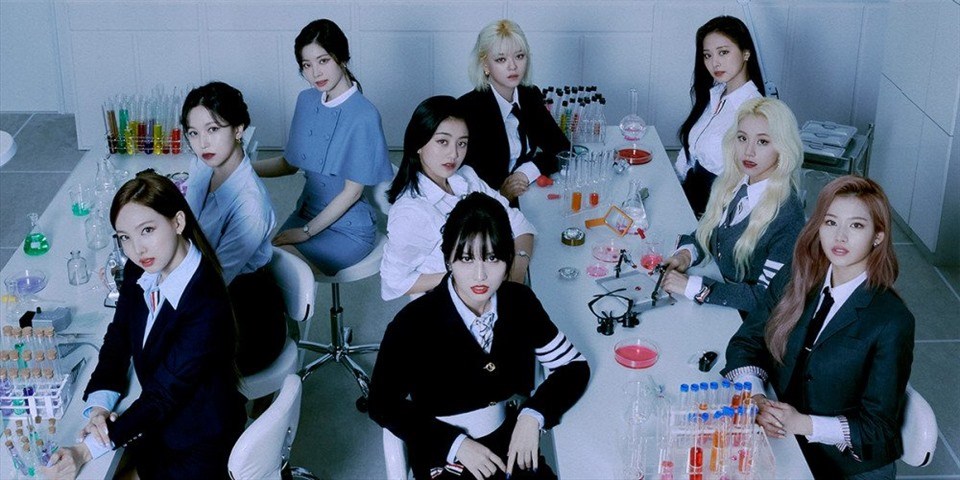 TWICE tiếp tục thông báo về việc ra mắt sản phẩm mới. Ảnh: Poster. TWICE tiếp tục thông báo về việc ra mắt sản phẩm mới. Ảnh: Poster.