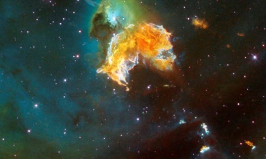 Tàn dư siêu tân tinh N 63A mang một nét tương đồng kỳ lạ với Pac-Man. Ảnh: NASA/ESA/HEIC and The Hubble Heritage Team