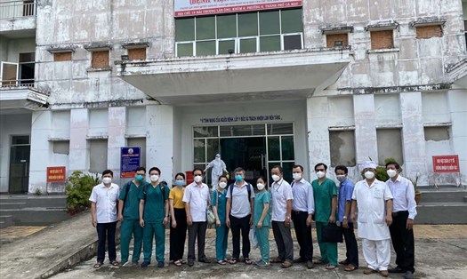 Đoàn công tác Bệnh viện Chợ Rẫy lên đường chi viện cho tỉnh Cà Mau. Ảnh: BVCC