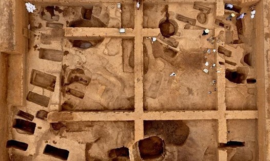 Ảnh minh họa cảnh khai quật một ngôi mộ cổ 3.000 năm từ thời kỳ đồ đồng ở tỉnh Hà Nam, Trung Quốc. Ảnh: Tân Hoa Xã
