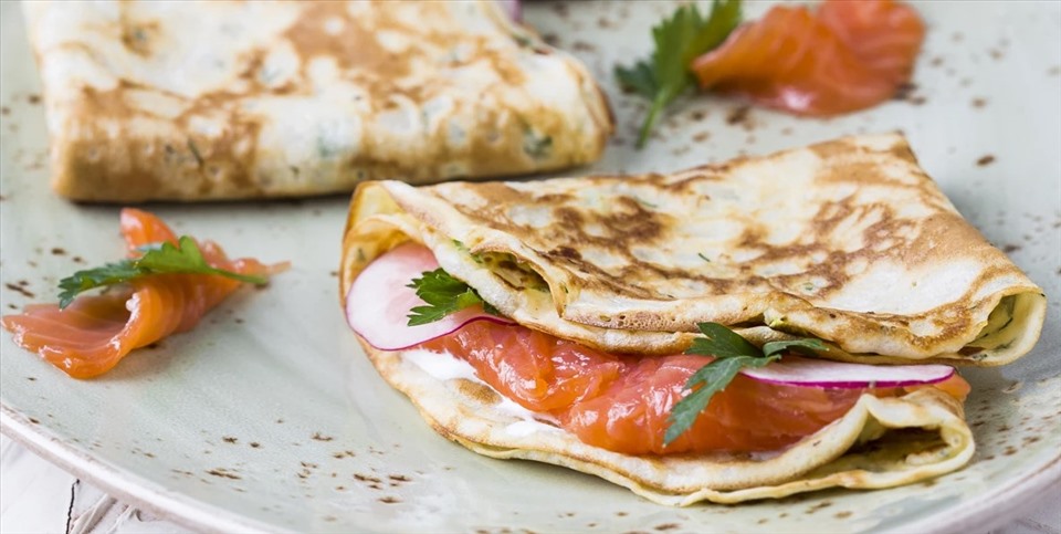 Cách làm bánh crepe hoa quả nhân kem tươi thơm ngon