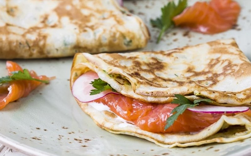 Cách làm bánh crepe hoa quả nhân kem tươi thơm ngon