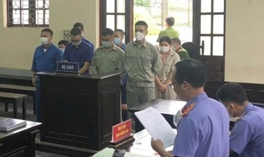 Các đối tượng bị Tòa án nhân dân TP.Chí Linh (Hải Dương) tuyên phạt 13 năm 8 tháng tù giam. Ảnh CTV