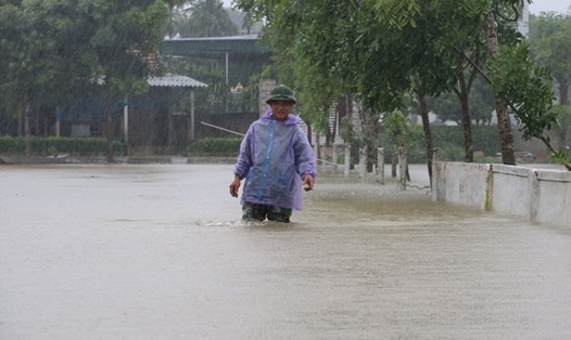 Hôm nay, tại thôn Đồng Bàu, xã Cẩm Thành  - một xã hạ du hồ Kẻ Gỗ - đã ngập khá sâu. Ảnh: TT.