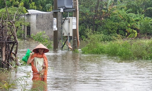 Học sinh Đà Nẵng tiếp tục học trực tuyến vì mưa ngập. Ảnh minh hoạ: TT