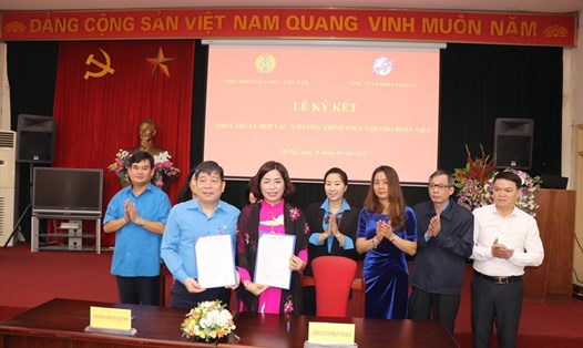 Đại diện Công đoàn Viên chức Việt Nam và Công ty Cổ phần NASACO ký kết thoả thuận hợp tác chương trình phúc lợi đoàn viên.