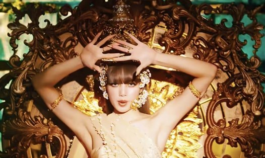 Lisa (BlackPink) có thêm thành tích mới với ca khúc "Money". Ảnh: MV.