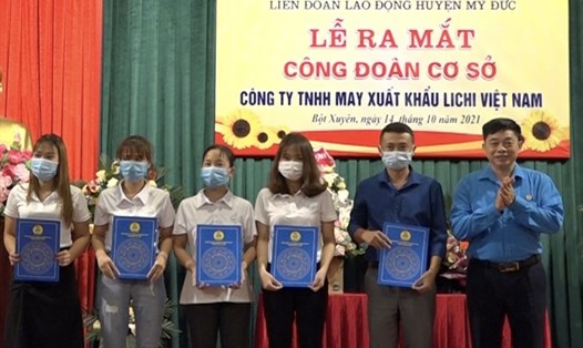 Lễ ra mắt Công đoàn cơ sở Công ty TNHH may xuất khẩu LiChi Việt Nam. Ảnh: LĐH
