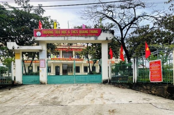 Hơn 15.000 học sinh các cấp tại thị xã Bỉm Sơn ( Thanh Hóa)  tạm dừng đến trường sau khi phát hiện nhiều học sinh nghiễm COVID-19.