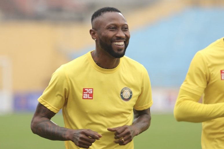 Hoàng Vũ Samson khoác áo TPHCM từ V.League 2022. Ảnh: Thanh Xuân