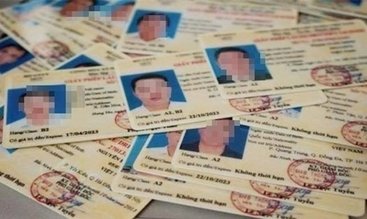 Tại Việt Nam có 13 hạng giấy phép lái xe khác nhau. Ảnh: LĐO
