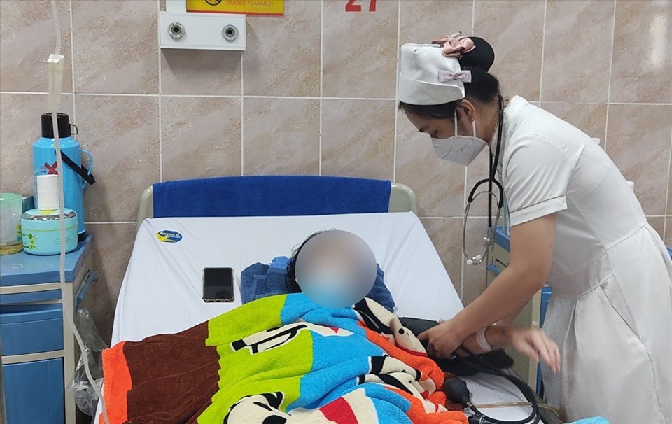 Sau phẫu thuật, bệnh nhân tỉnh táo, các chỉ số ổn định. Ảnh: BVCC. Sau phẫu thuật, bệnh nhân tỉnh táo, các chỉ số ổn định. Ảnh: BVCC.