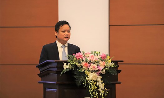 Ông Vũ Minh Tuấn, Phó Chủ nhiệm Văn phòng Quốc hội thông tin tại buổi họp báo. Ảnh: Phạm Đông