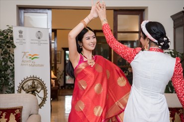 Hoa hậu Ngọc Hân rạng rỡ trong bộ đồ Sari truyền thống của Ấn Độ. Ảnh: Vũ Toàn