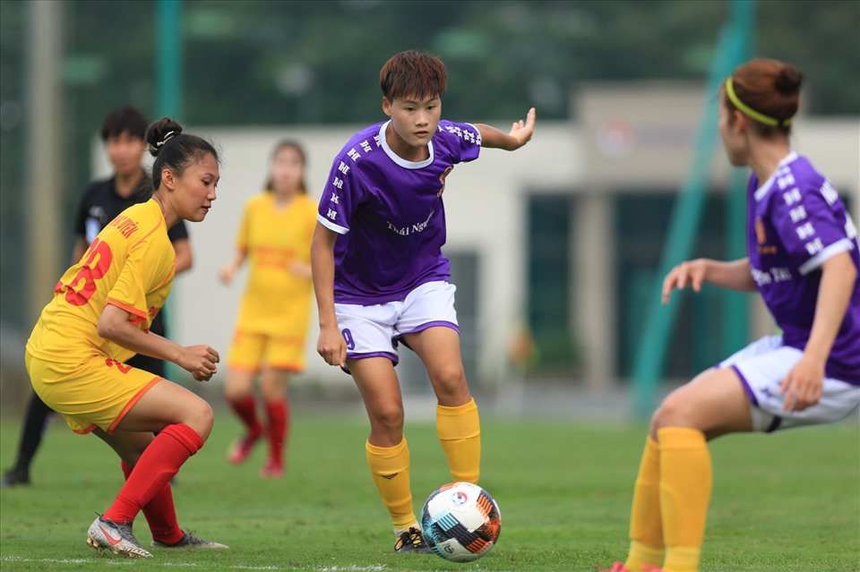 Thuỳ Trang trong màu áo đội bóng nữ Thái Nguyên. Ảnh: Hoài Thu