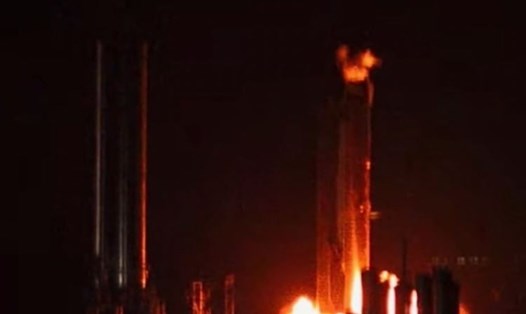 SpaceX khai hỏa nguyên mẫu SN20 Starship lần đầu tiên. Ảnh chụp màn hình