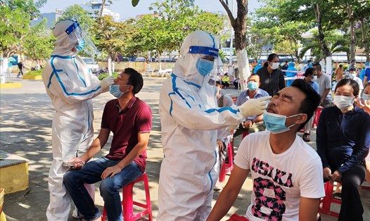 Người dân Đà Nẵng tiếp tục xét nghiệm SARS-CoV-2 ít nhất 1 lần/tháng. Ảnh minh hoạ: TT