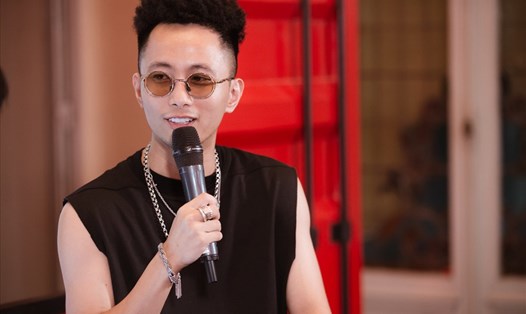 Giám khảo Rap Việt gây tranh cãi vì phát ngôn thiếu chuẩn mực trên mạng xã hội. Ảnh: NSCC.