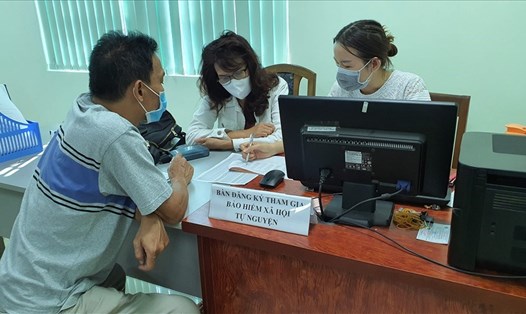 Ngân hàng Chính sách xã hội tỉnh Khánh Hòa đã giải ngân vốn để cho doanh nghiệp có tiền trả lương cho người lao động theo Nghị quyết 68... Ảnh: TC