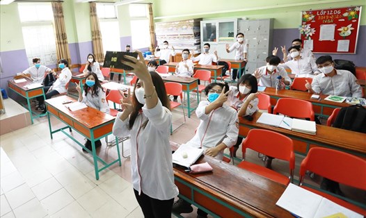 Học sinh Hà Nội tận hưởng niềm vui được đến trường học tập. Ảnh minh họa: Hải Nguyễn.