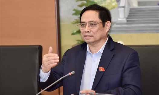 Thủ tướng Chính phủ Phạm Minh Chính thảo luận tại tổ. Ảnh Nhật Bắc