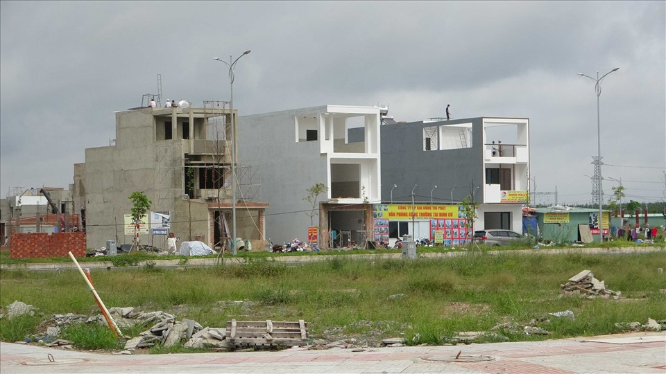 “Làng” biệt thự, nhà phố mọc lên bên dự án sân bay Long Thành