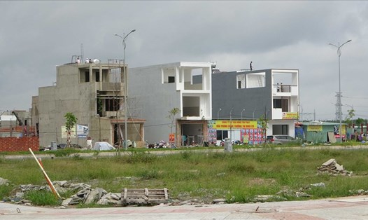 Người dân tái định cư sân bay Long Thành xây dựng nhà cửa. Ảnh: Hà Anh Chiến